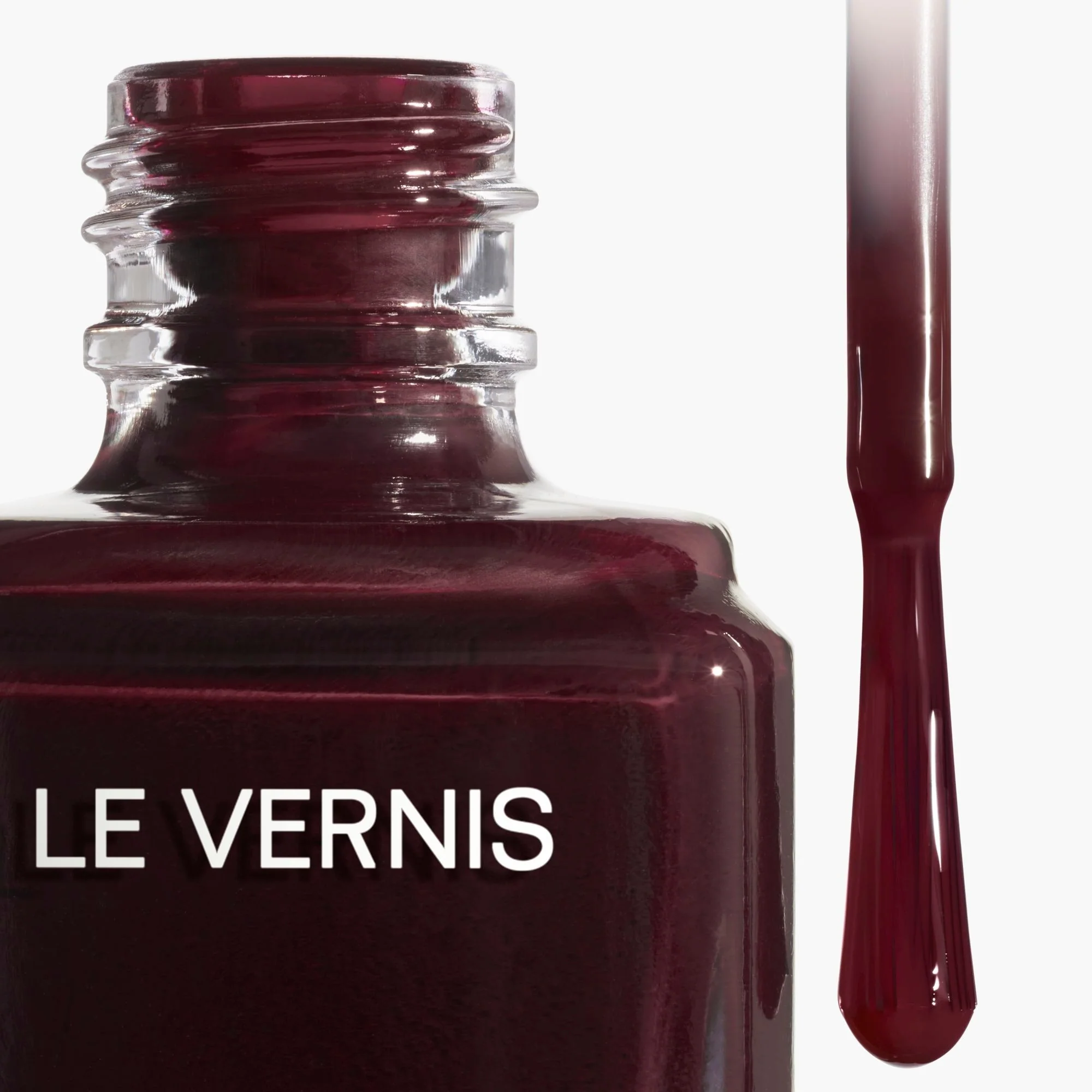 LE VERNIS - COLORE E BRILLANTEZZA LUNGA TENUTA