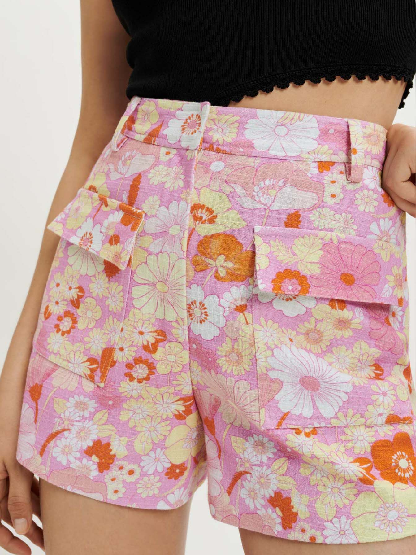 Pantaloni scurți cu imprimeu Flower Power-Flower power cu trandafiri