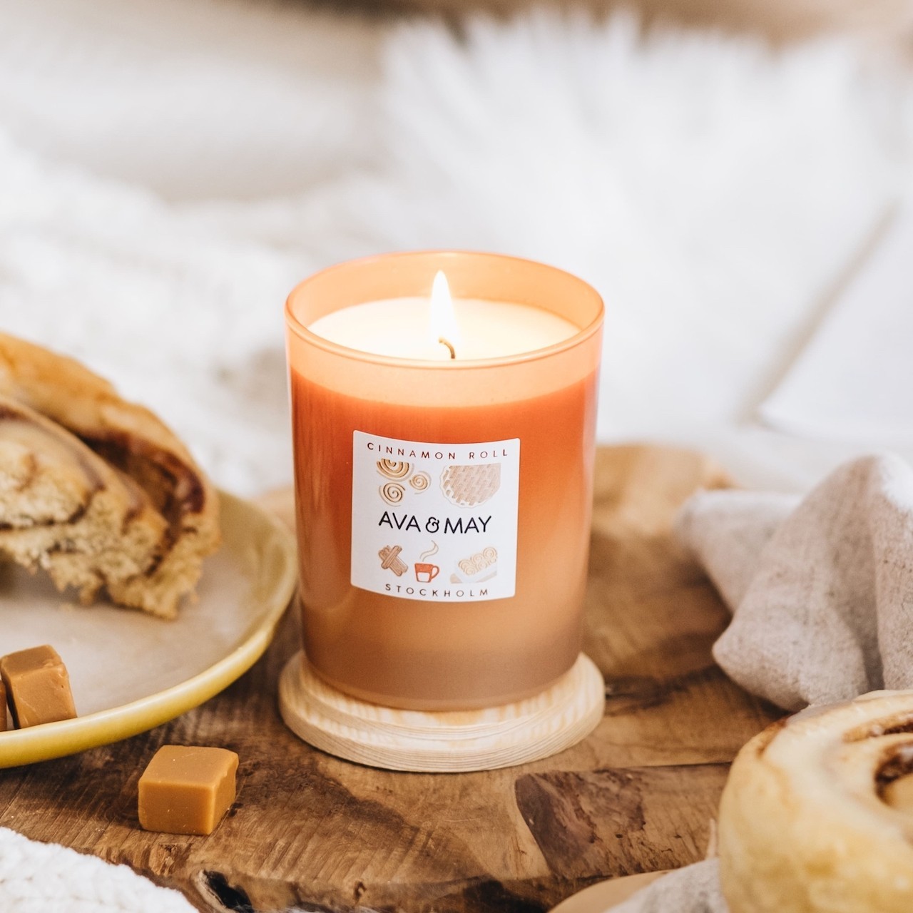 AVA & MAY Bougie parfumée Roulé à la Cannelle