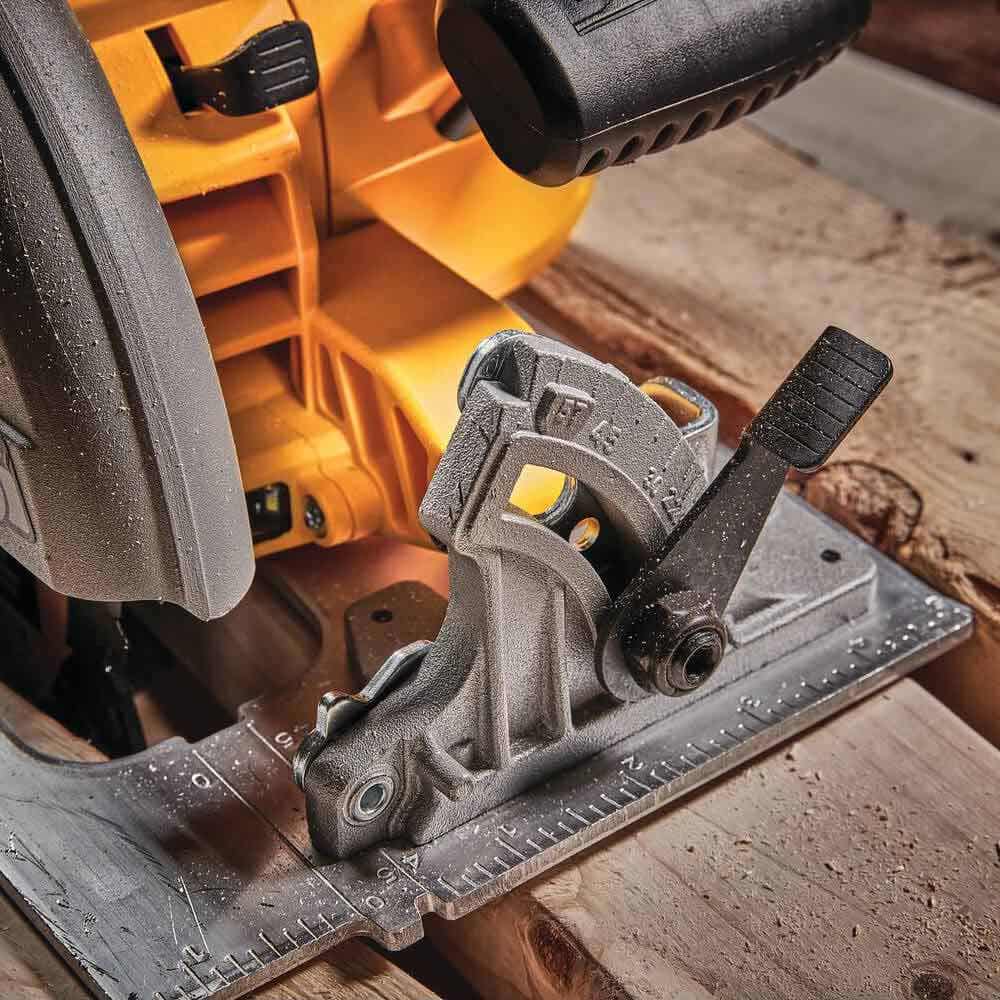 DEWALT 18 V:n harjaton XR FLEXVOLT Advantage 6,0 Ah:n pyörösahasarja DCS573T1-XE