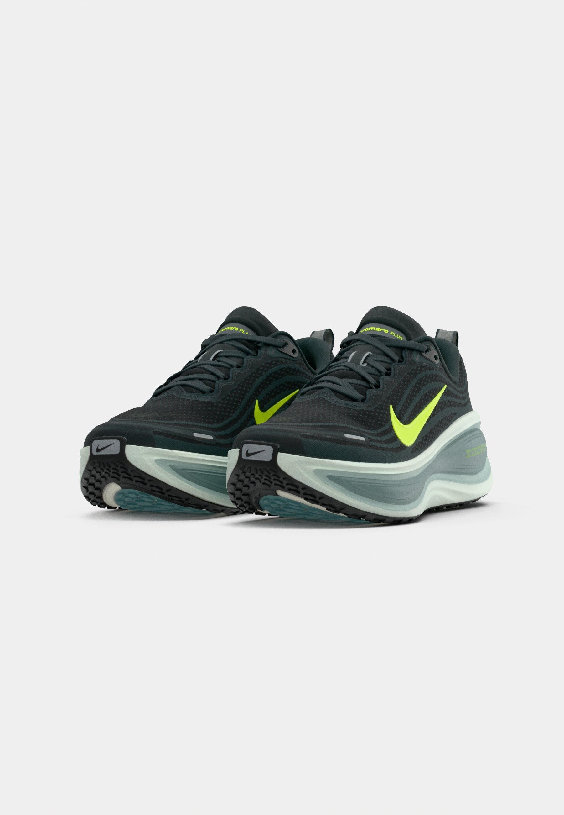 Nike Performance VOMERO PLUS - Chaussures de running sur route - algue/volt/volt clair/vert clair/noir