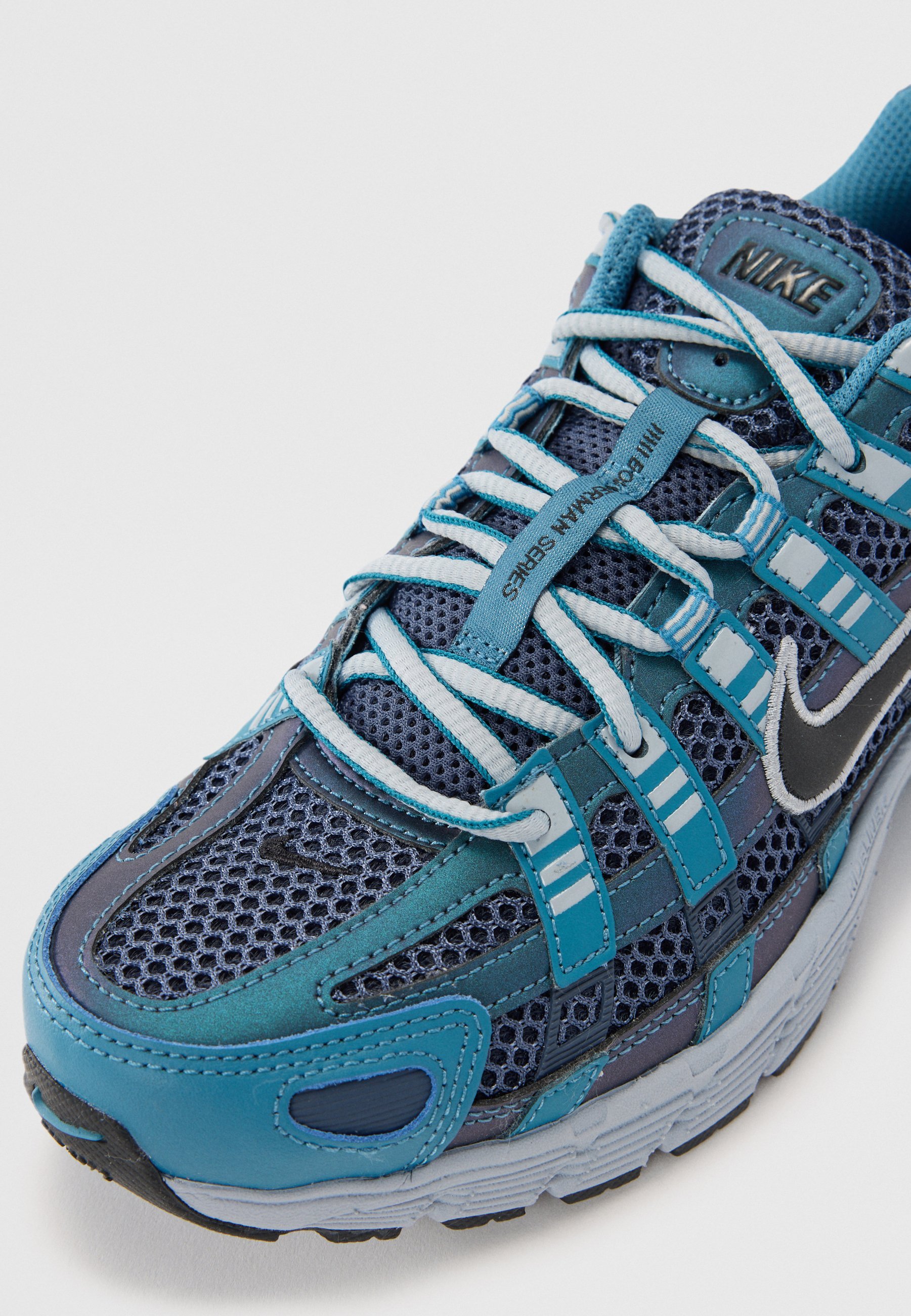 Nike Sportswear P 6000 SE - Tossud - äikesesinine/must/hundihall/riftsinine