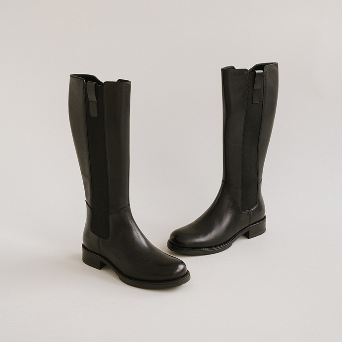 Bottes plates à bouts ronds  en cuir noir