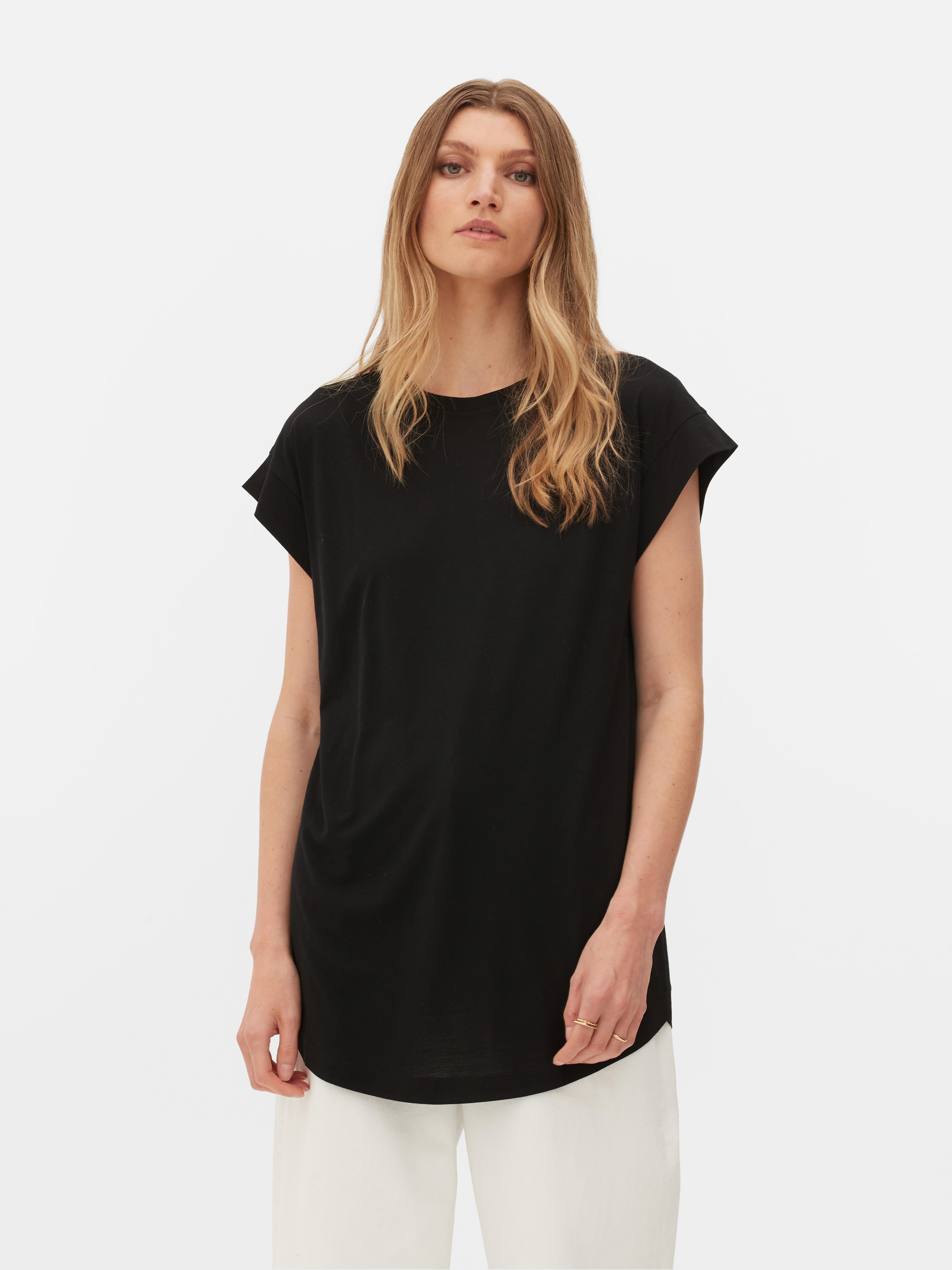 Tricou lung esențial Ia în evidență o siluetă relaxată cu acest tricou lung
