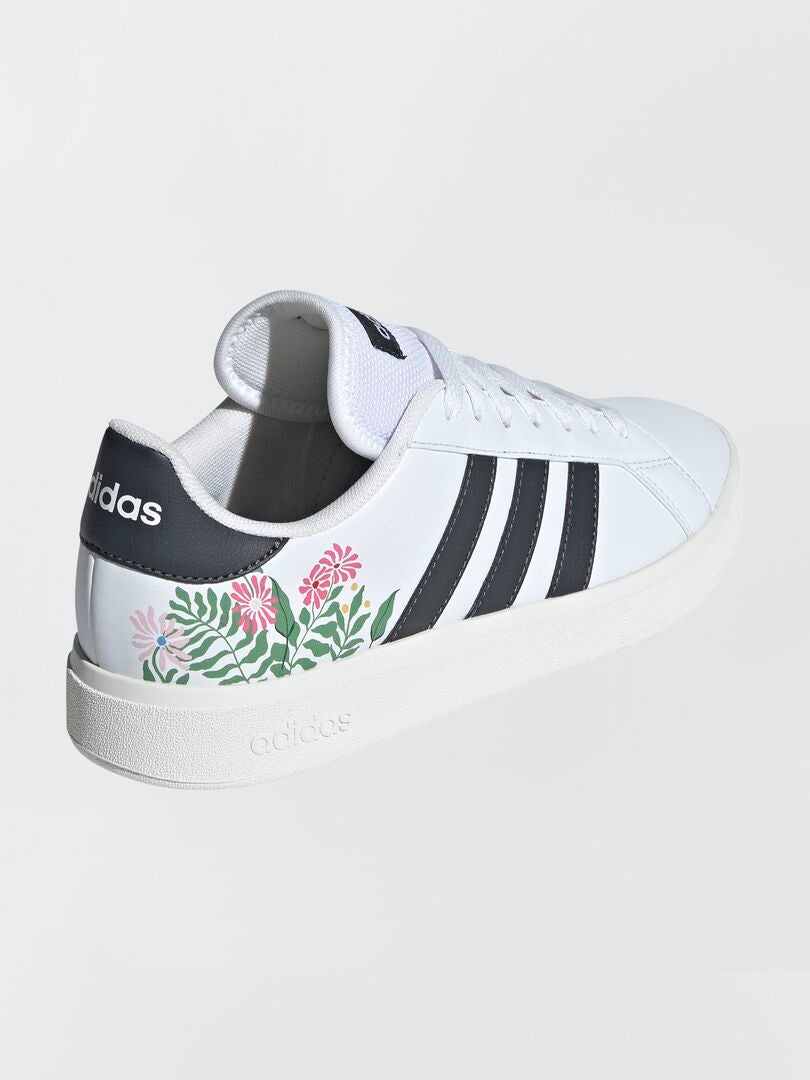 Adidas 'Grand Court' sneakers met bloemenprint - wit