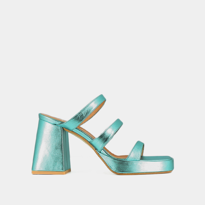 Mules à brides et bouts carrés  en cuir metallisé turquoise