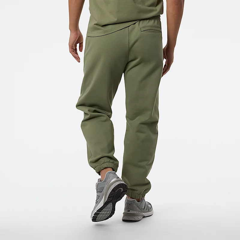 Męskie spodnie dresowe NB Athletics Nature State – OLIVE LEAF