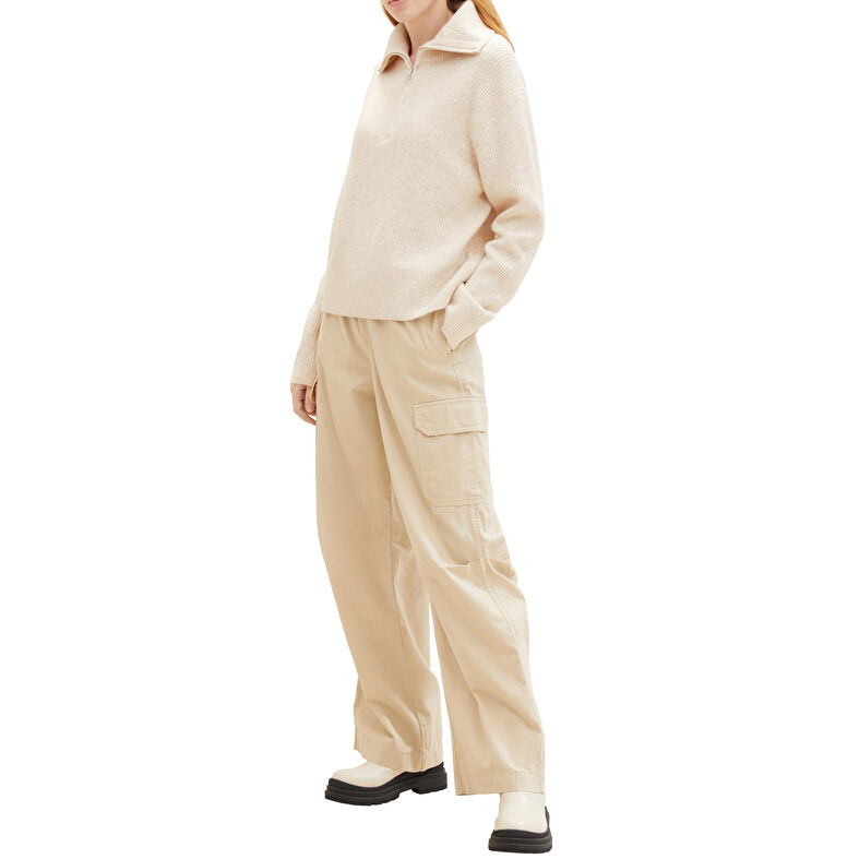 Naisten beige neulepusero