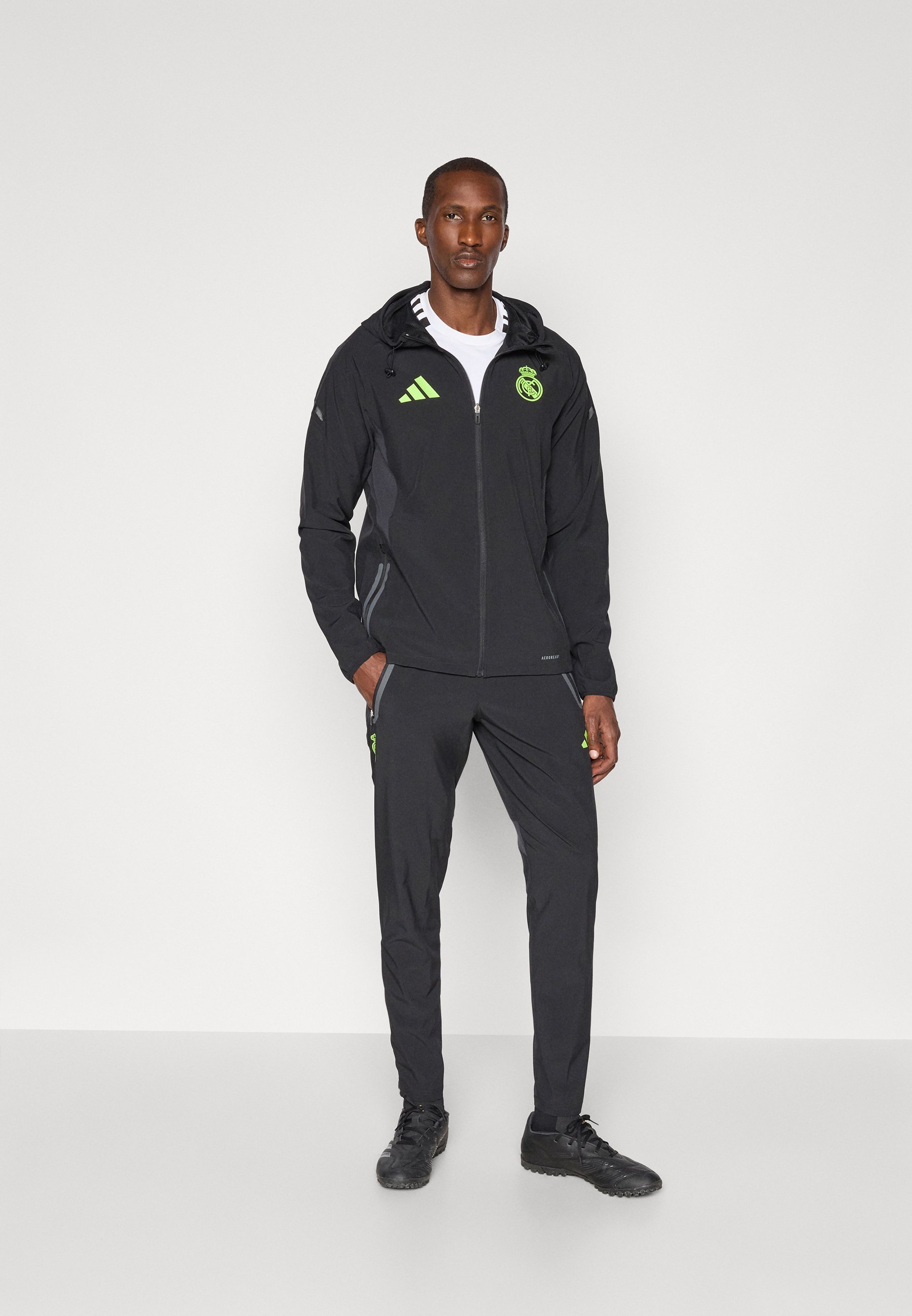 adidas Performance REAL MADRID TIRO25 PRO VIS TECH TRAVEL PANT - Clubkleding - zwart/helder citroen