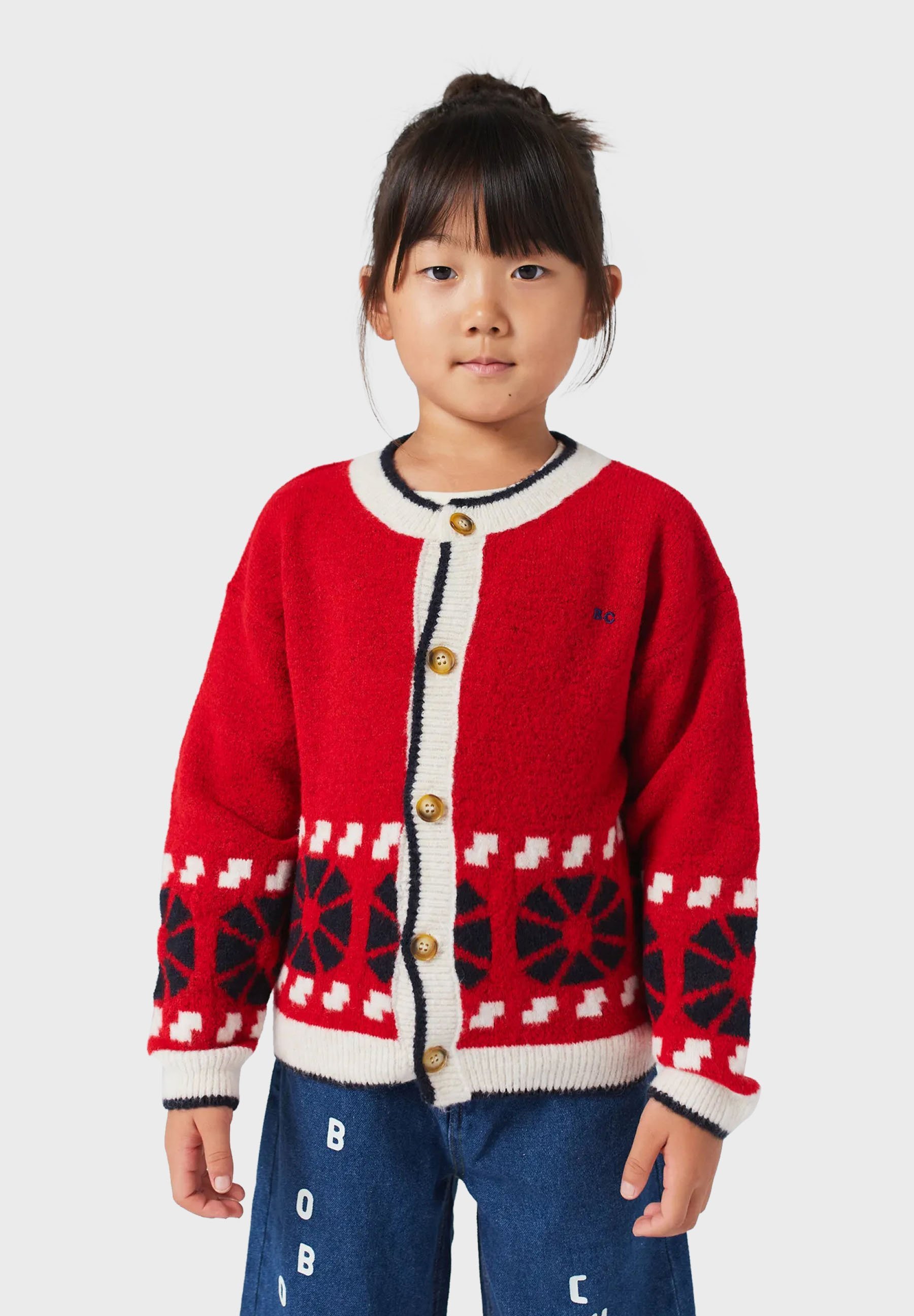 Bobo kiest een rood vest.
