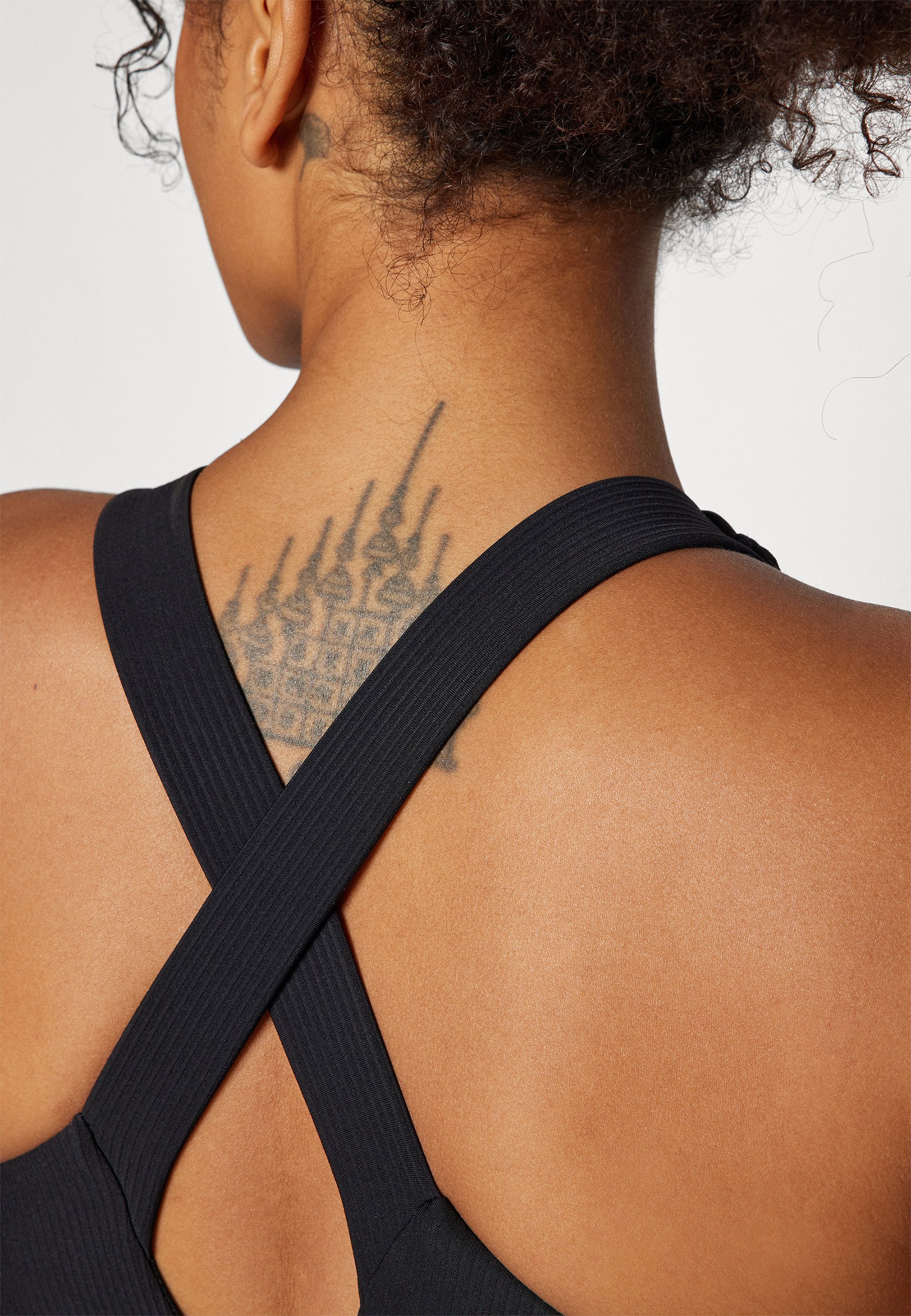 ONLY Play ONPJANA CROSS BRA – Sport-BH mit mittlerem Halt – Schwarz