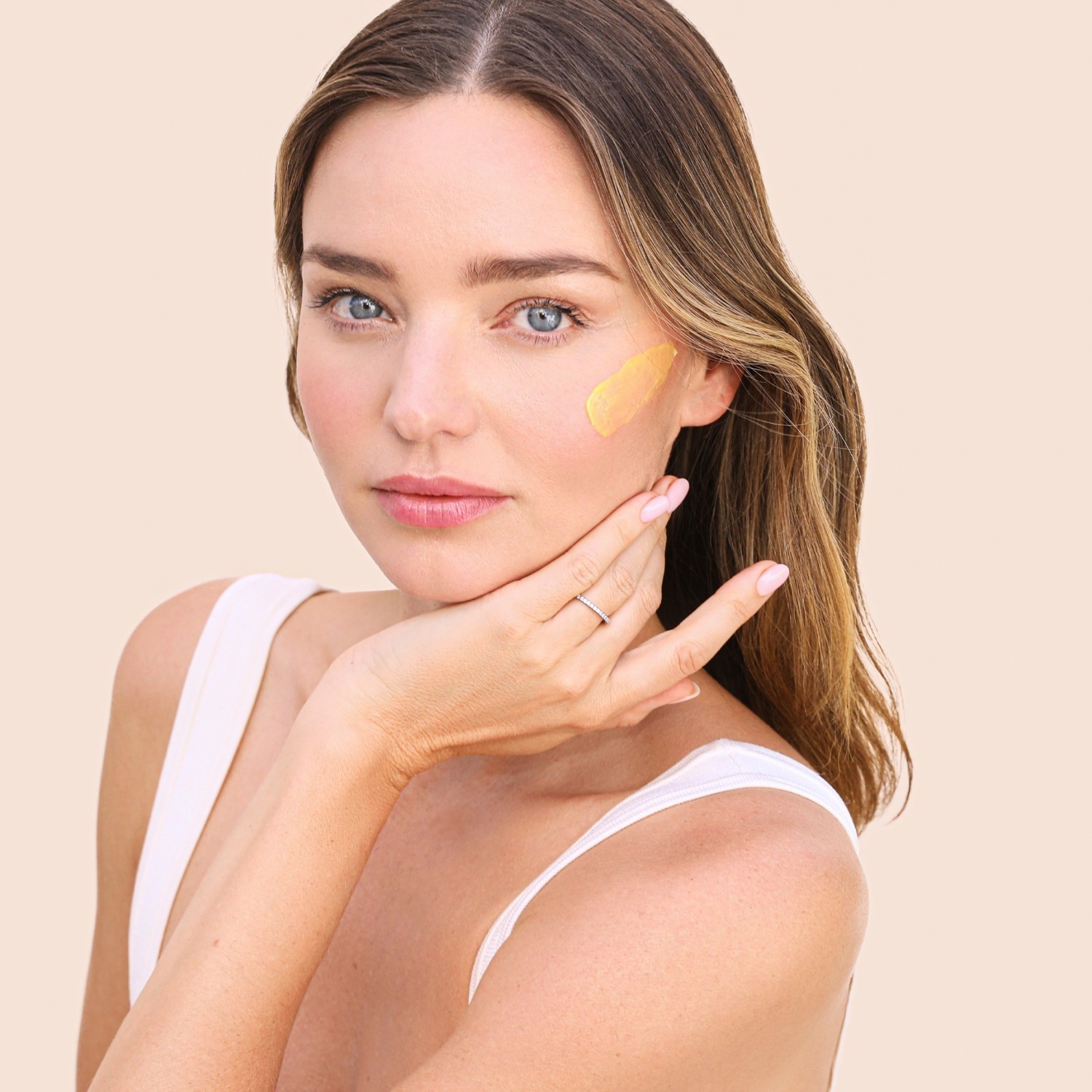 KORA Organics Turmeric Glow hidratantna krema za lice, dopuna - 50 ml