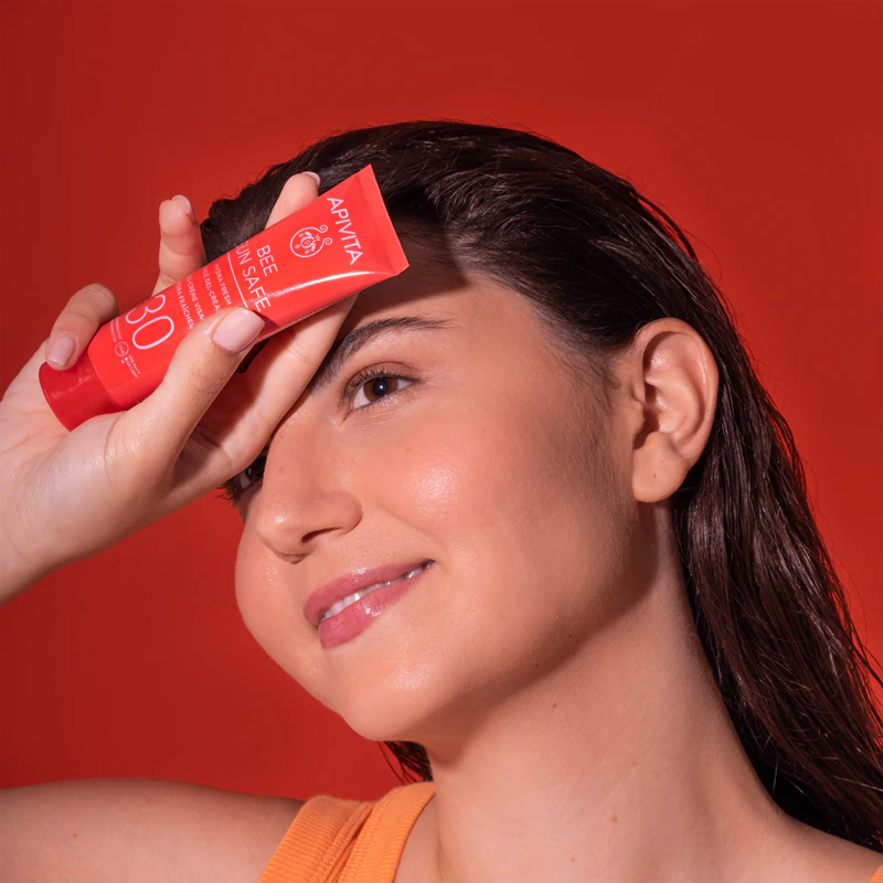 Gel-creme facial hidratante e refrescante Apivita Bee Sun Safe FPS 30