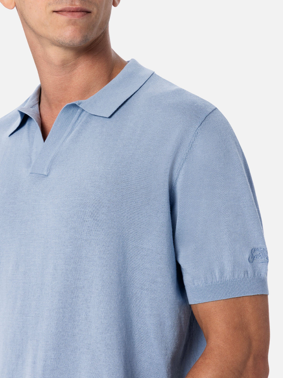 Sloan poloshirt in lichtblauw gebreid zonder knopen
