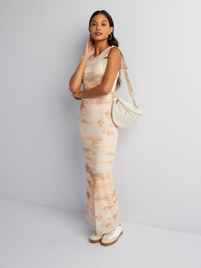 Lange, getailleerde jurk met tie-dye print - BEIGE