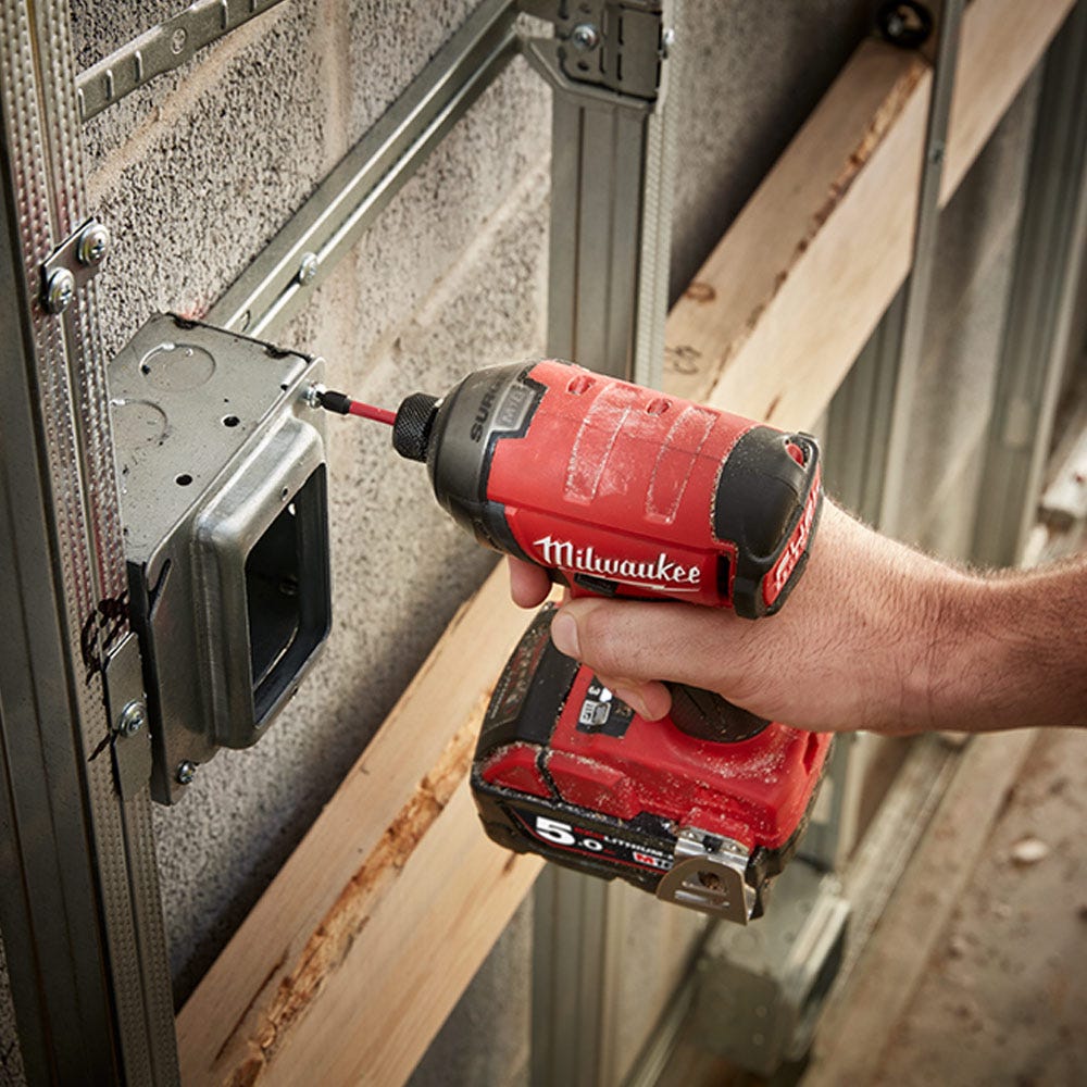 Milwaukee 18 V 1/4 tommers Fuel Surge Skin M18FQID-0 slaginnsats