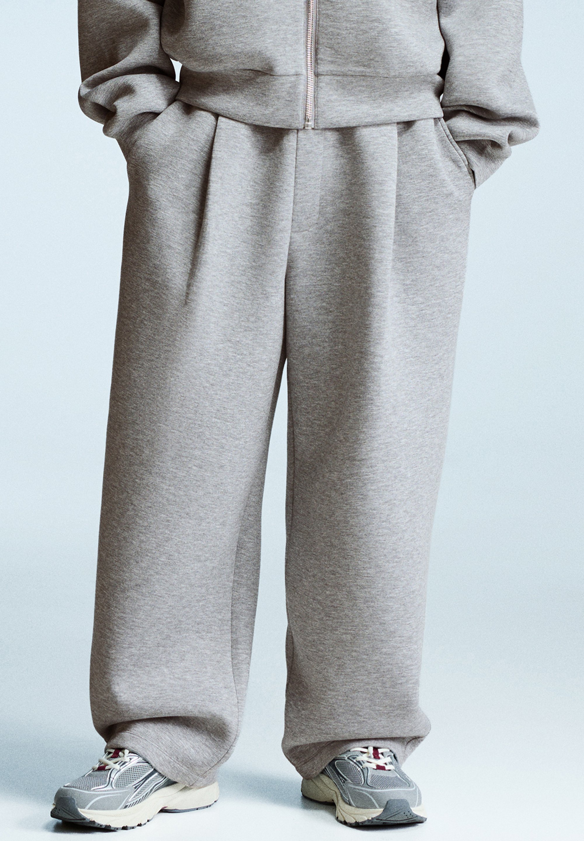 Bershka DARTED TECHNICAL - Pantaloni della tuta - grigio scuro