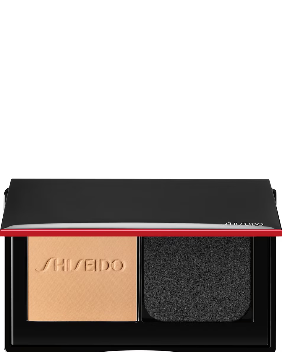 SHISEIDO SYNCHRO SKIN SAMOOSVJEŽAVAJUĆI PUDER U PUDERU S PRILAGOĐENIM ZAVRŠNIM OBRAĐIVANJEM