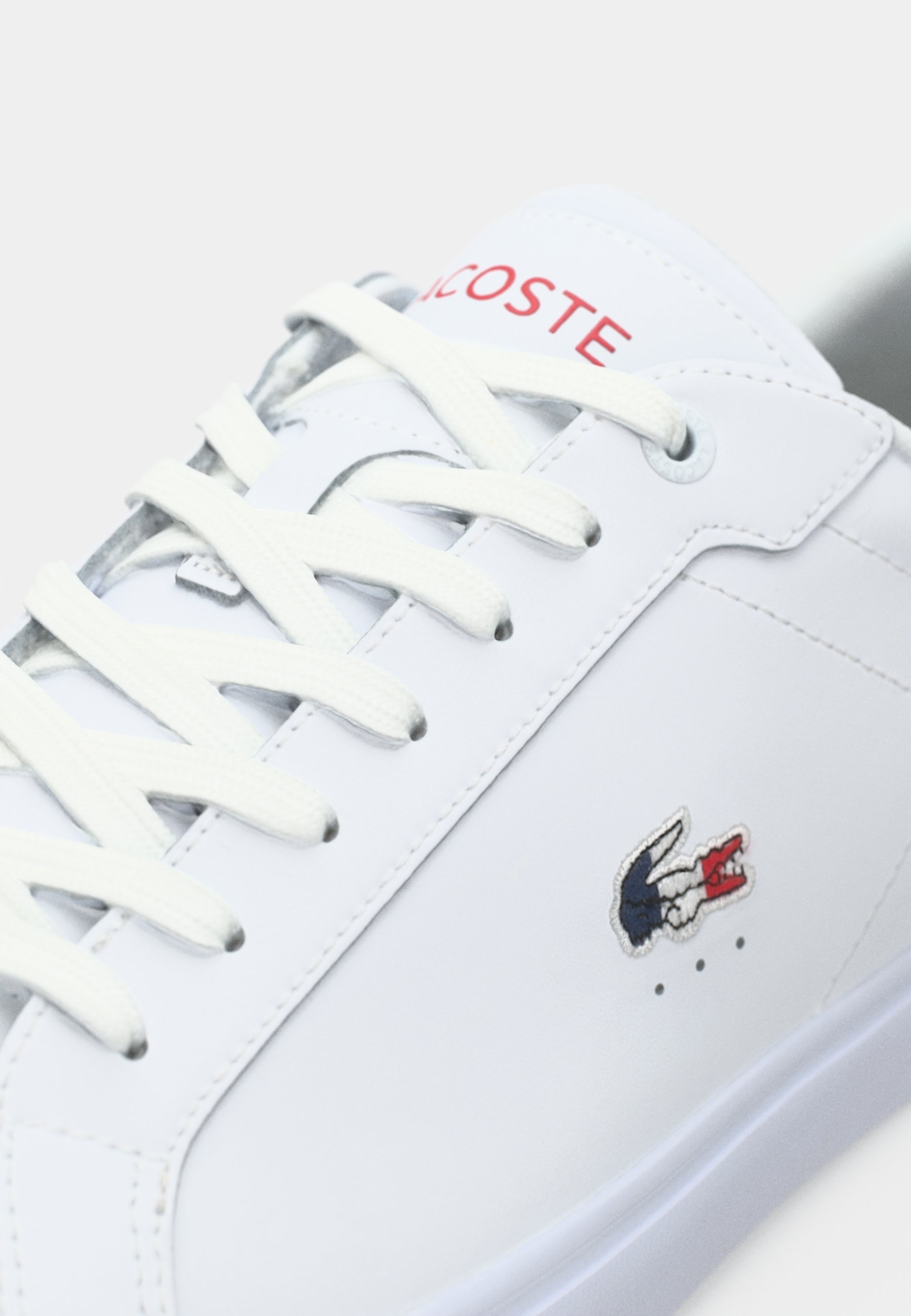 Baskets Lacoste POWERCOURT 125 - blanc/marine/rouge