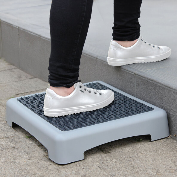 Step entry aid