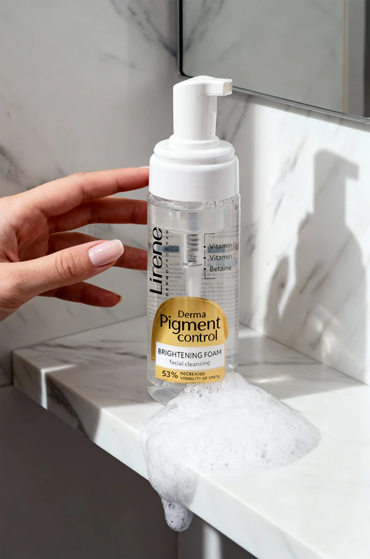 Lirene Derma Pigment Control Brightening Foam – aufhellender Reinigungsschaum für Haut mit Verfärbungen