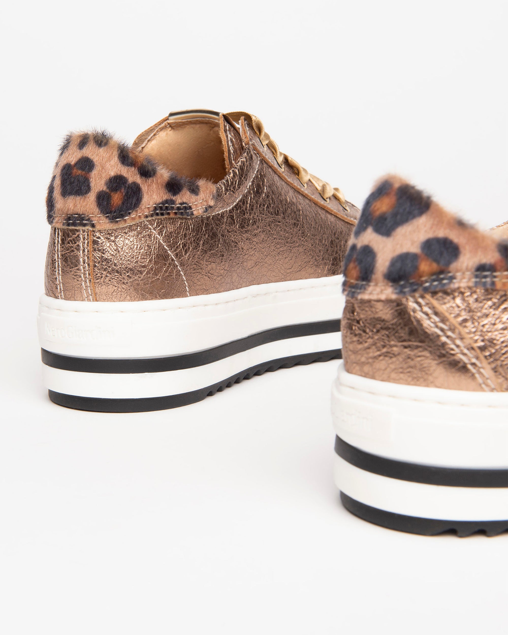 Baskets en cuir verni pour adolescentes