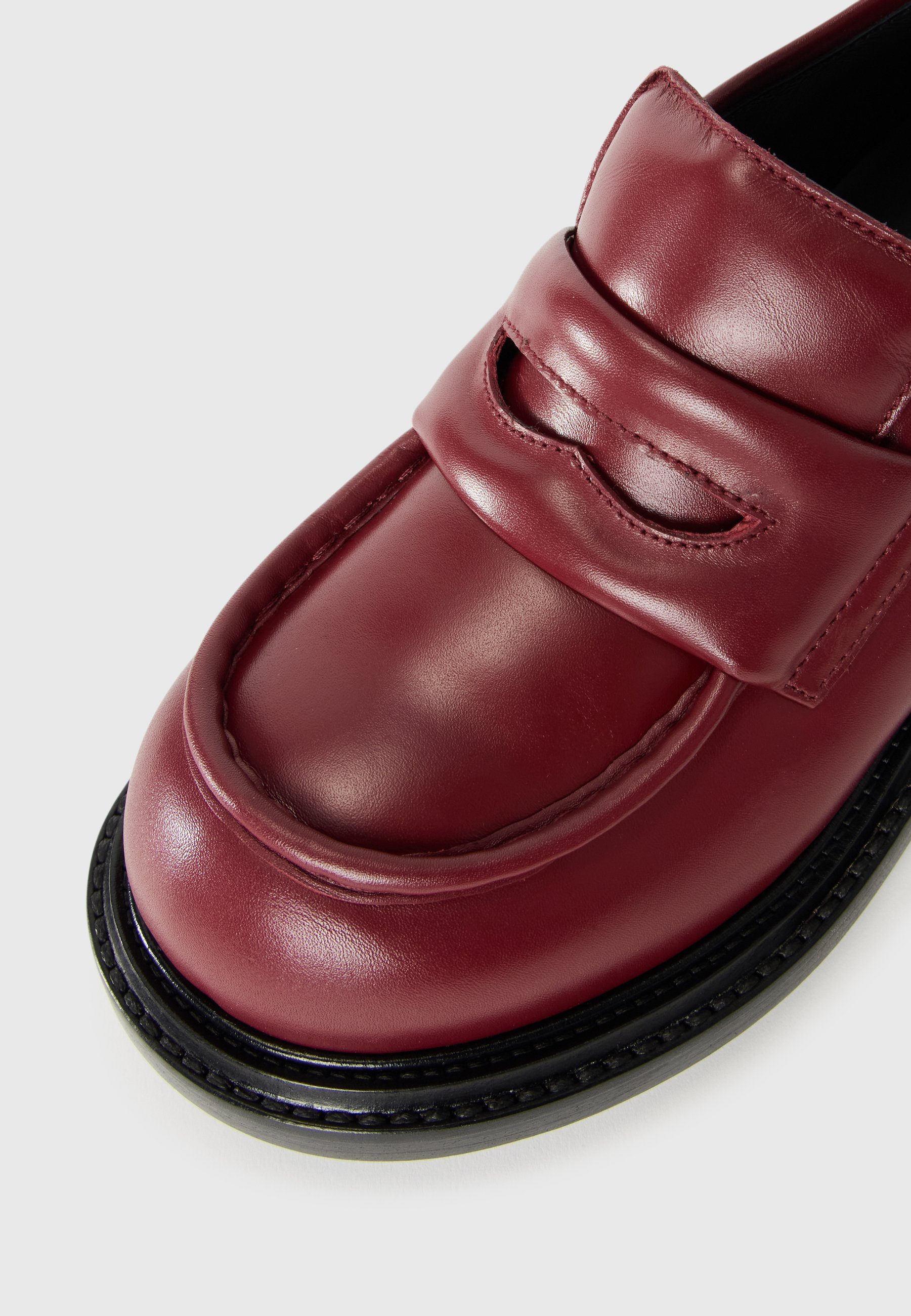 MOSCHINO Slip-ons - vino