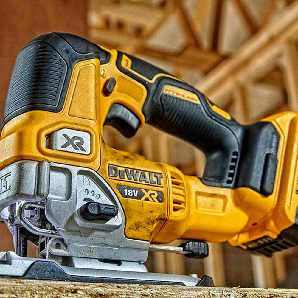 Wyrzynarka bezszczotkowa DEWALT 18 V z górnym uchwytem, skórka DCS334N-XJ