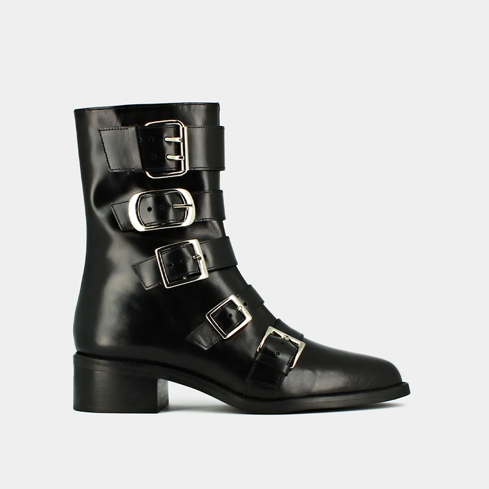 Boots à sangles et bouts pointus  en cuir noir