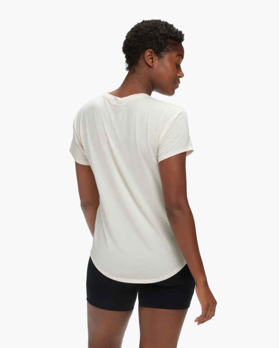 HOKA Camiseta esencial HOKA color ponche de huevo