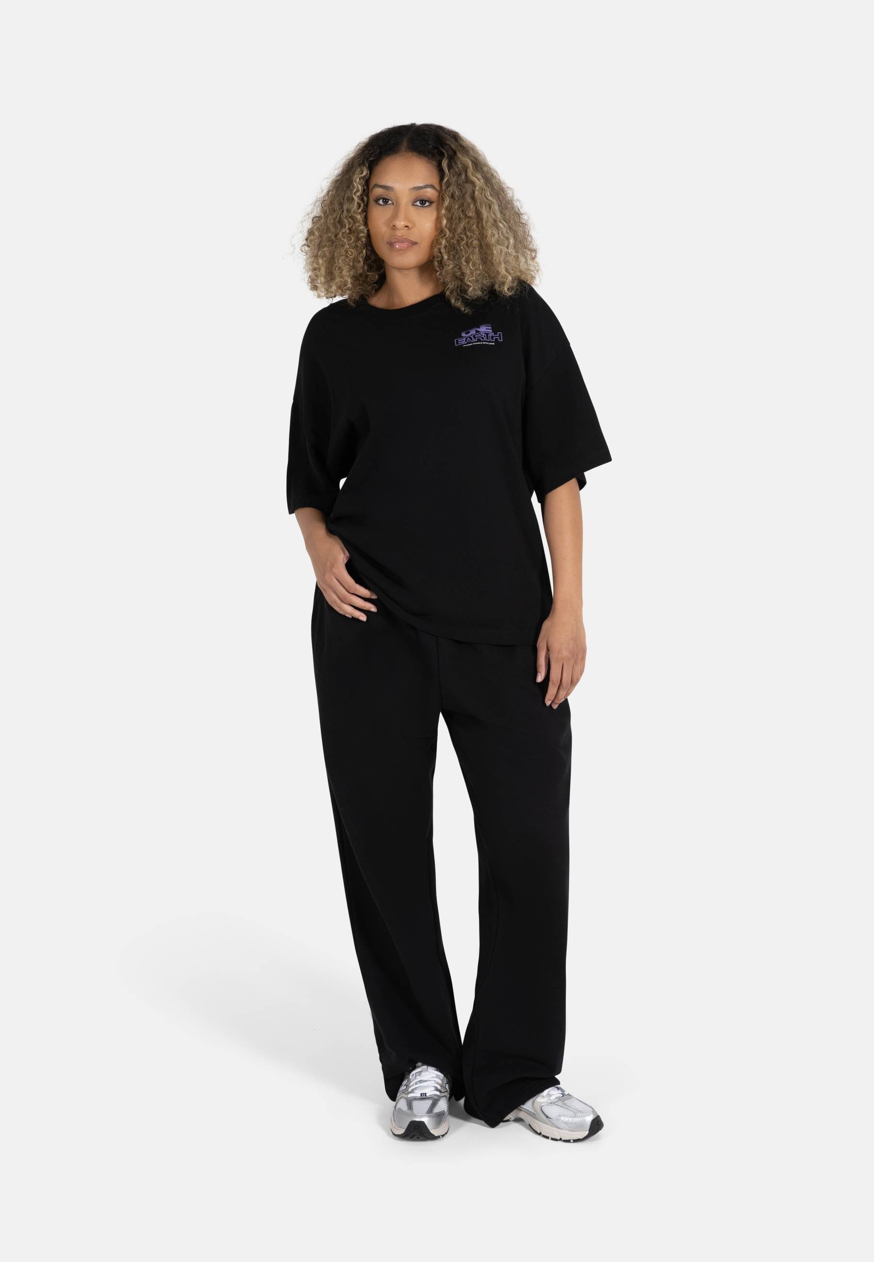The Tracksuit Club ONE EARTH UNISEX - Print-T-Shirt - schwarz