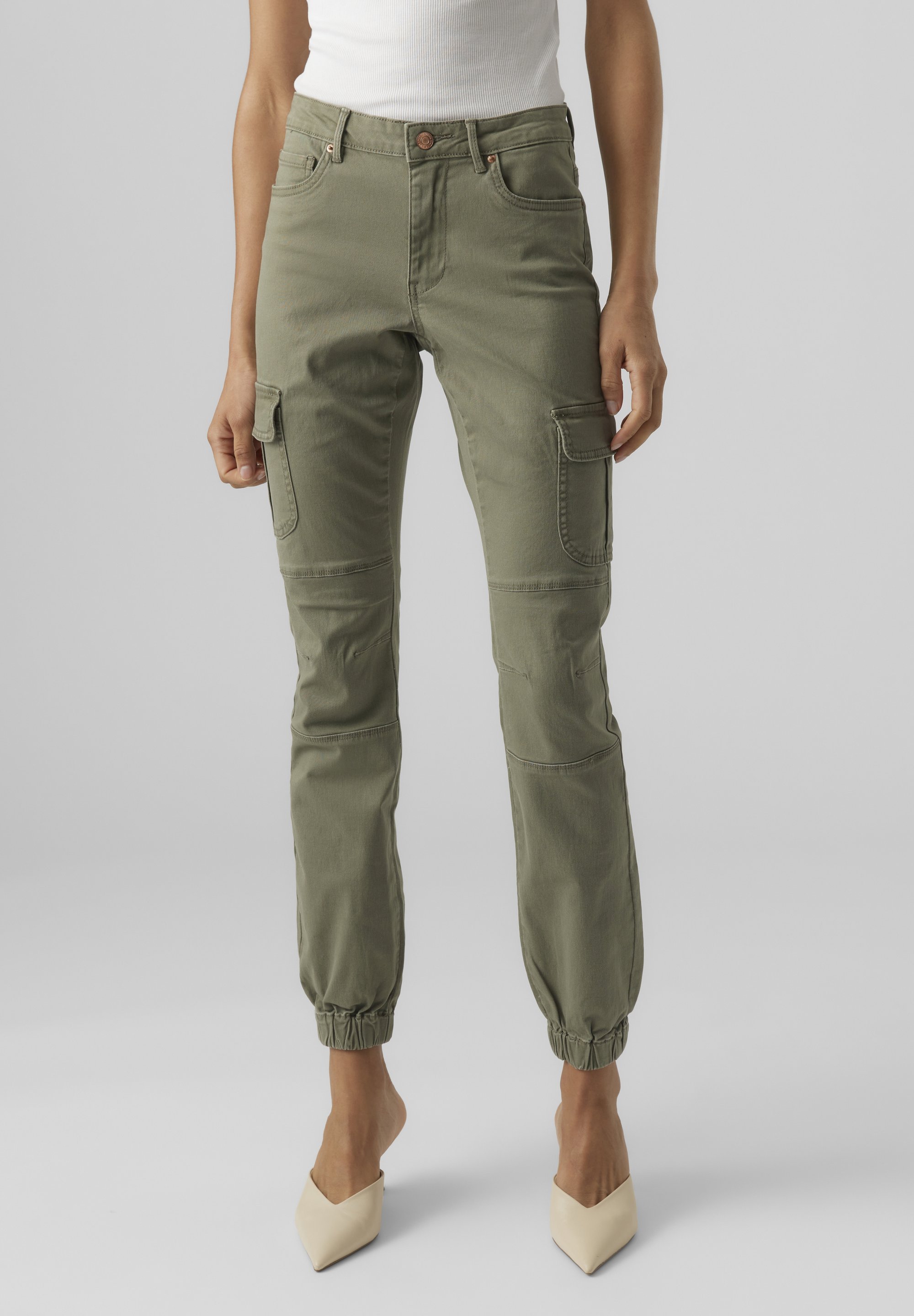 Vero Moda VMIVY ANKLE - Cargobroek - klimopgroen