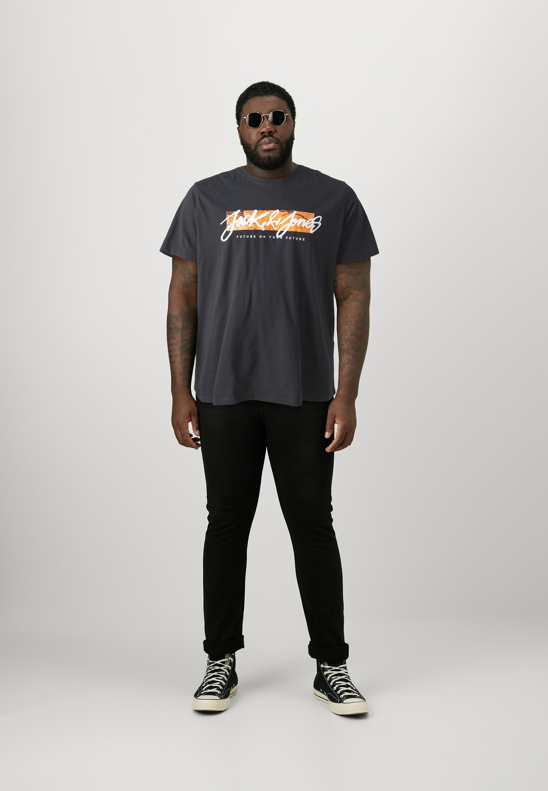 Jack & Jones JJTILEY JJNOLAN TEE CREW 5er-Pack – Bedrucktes T-Shirt – Marineblauer Blazer/Weiß/Schwarz
