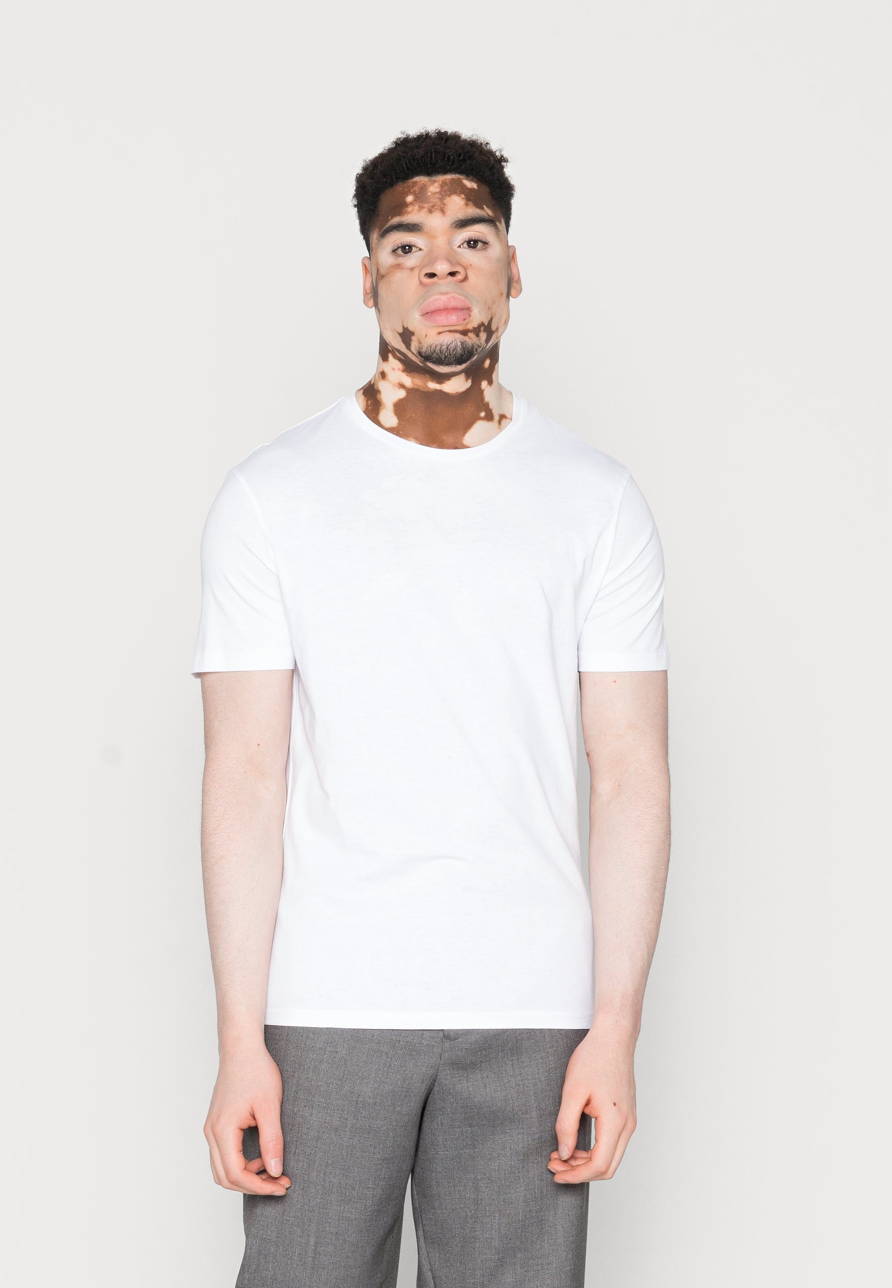 Pier One - Pacote com 10 camisetas básicas - branca/preta