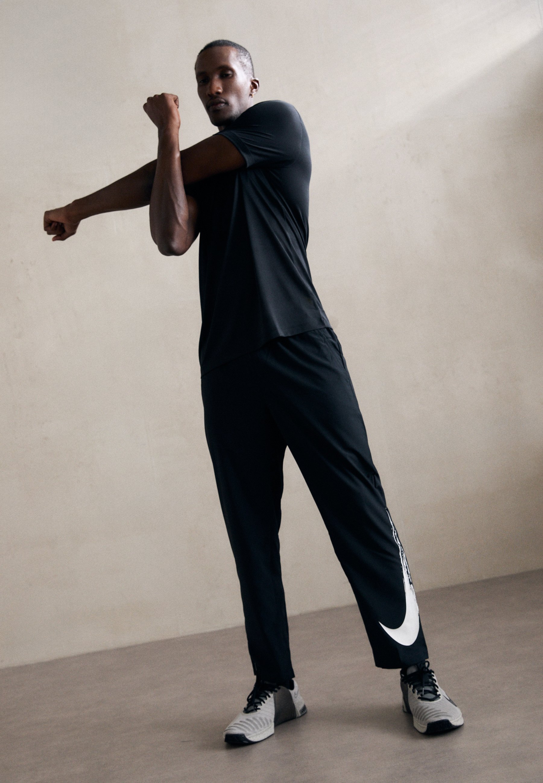 Nike Performance FORM PANT - Trainingsbroek - zwart/wit
