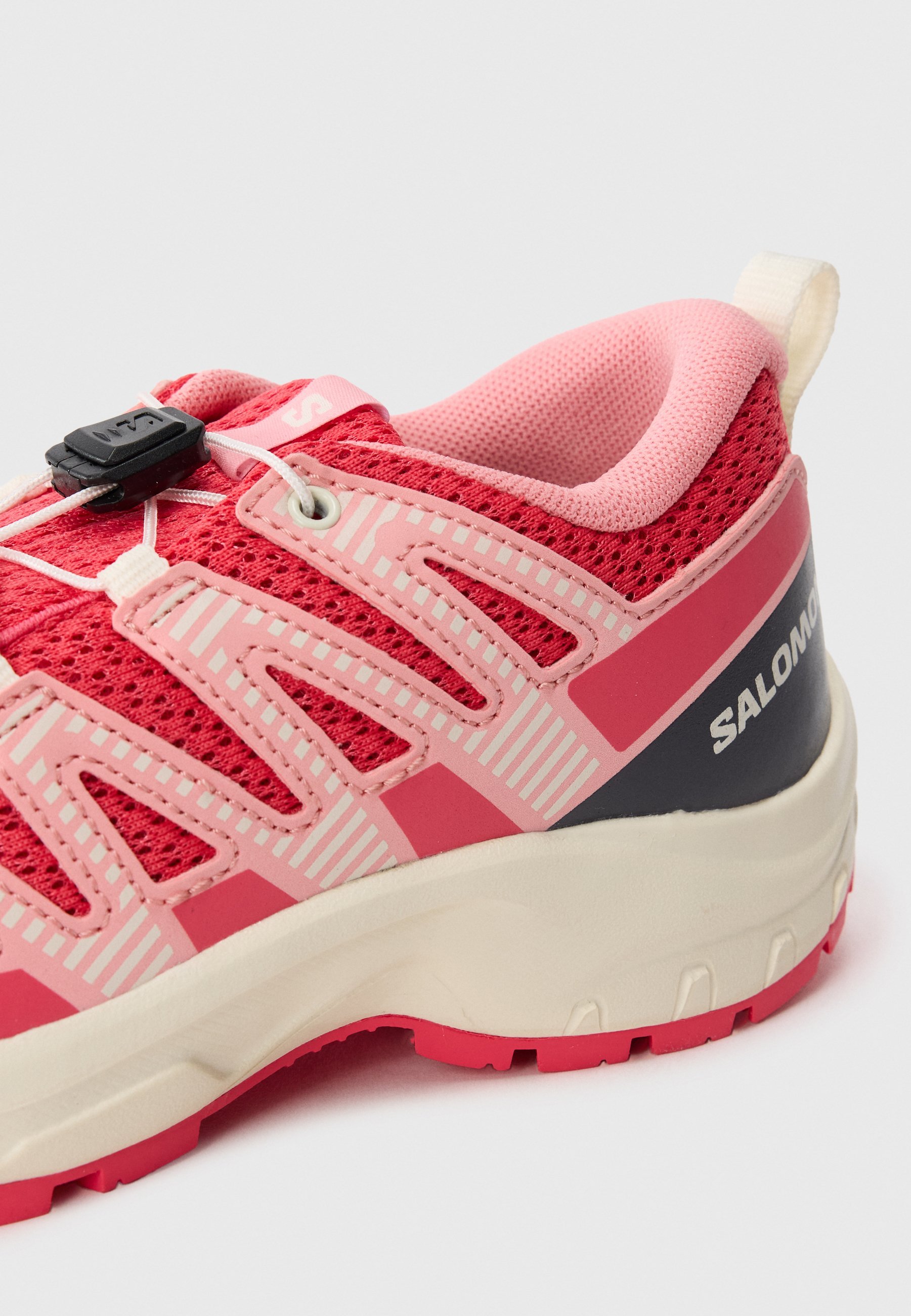 Salomon XA PRO V8 UNISEX - Wandelschoenen - rood/amandelmelk/flamingoroze