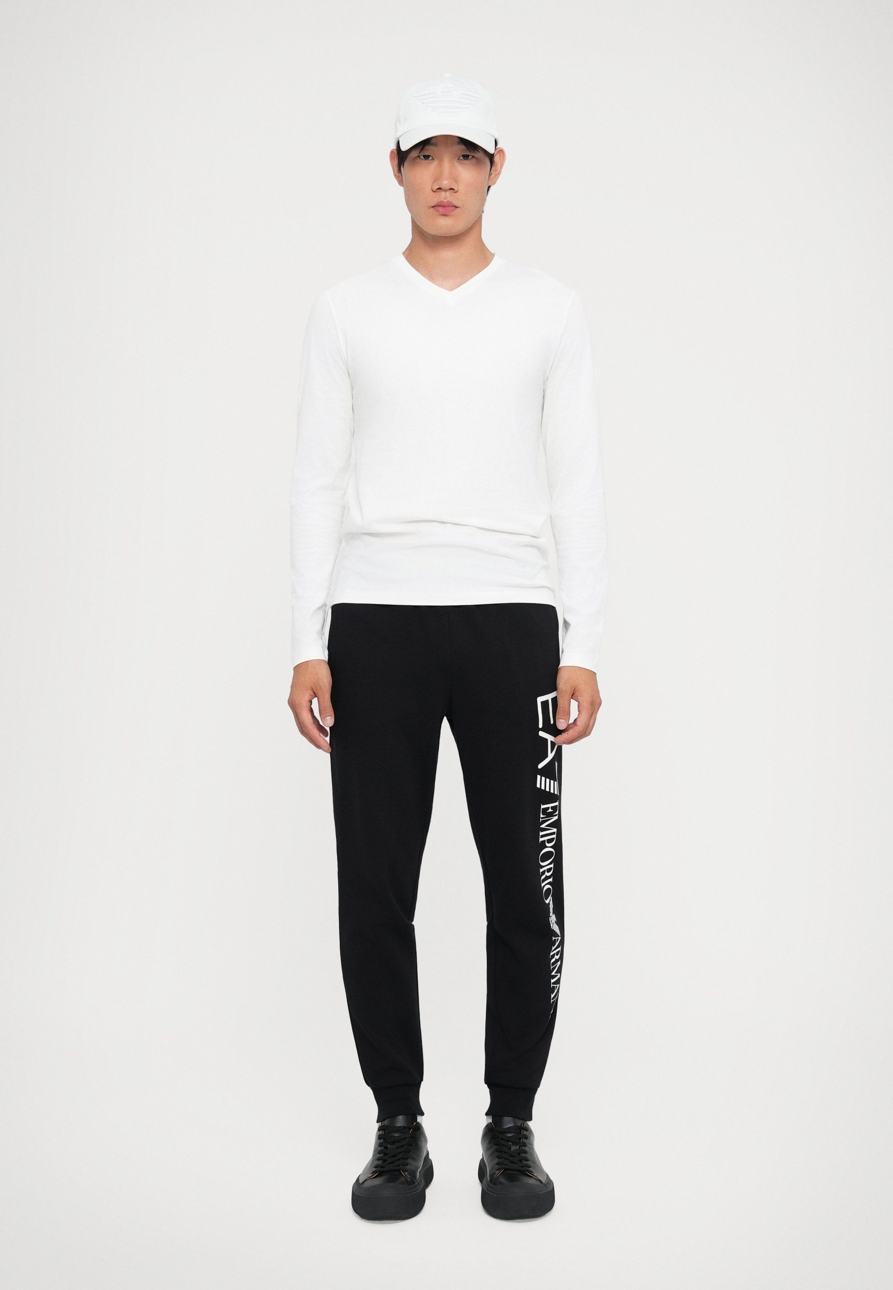 EA7 Emporio Armani TRAIN LOGO SERIES PANTS - Pantaloni da tuta - nero/bianco
