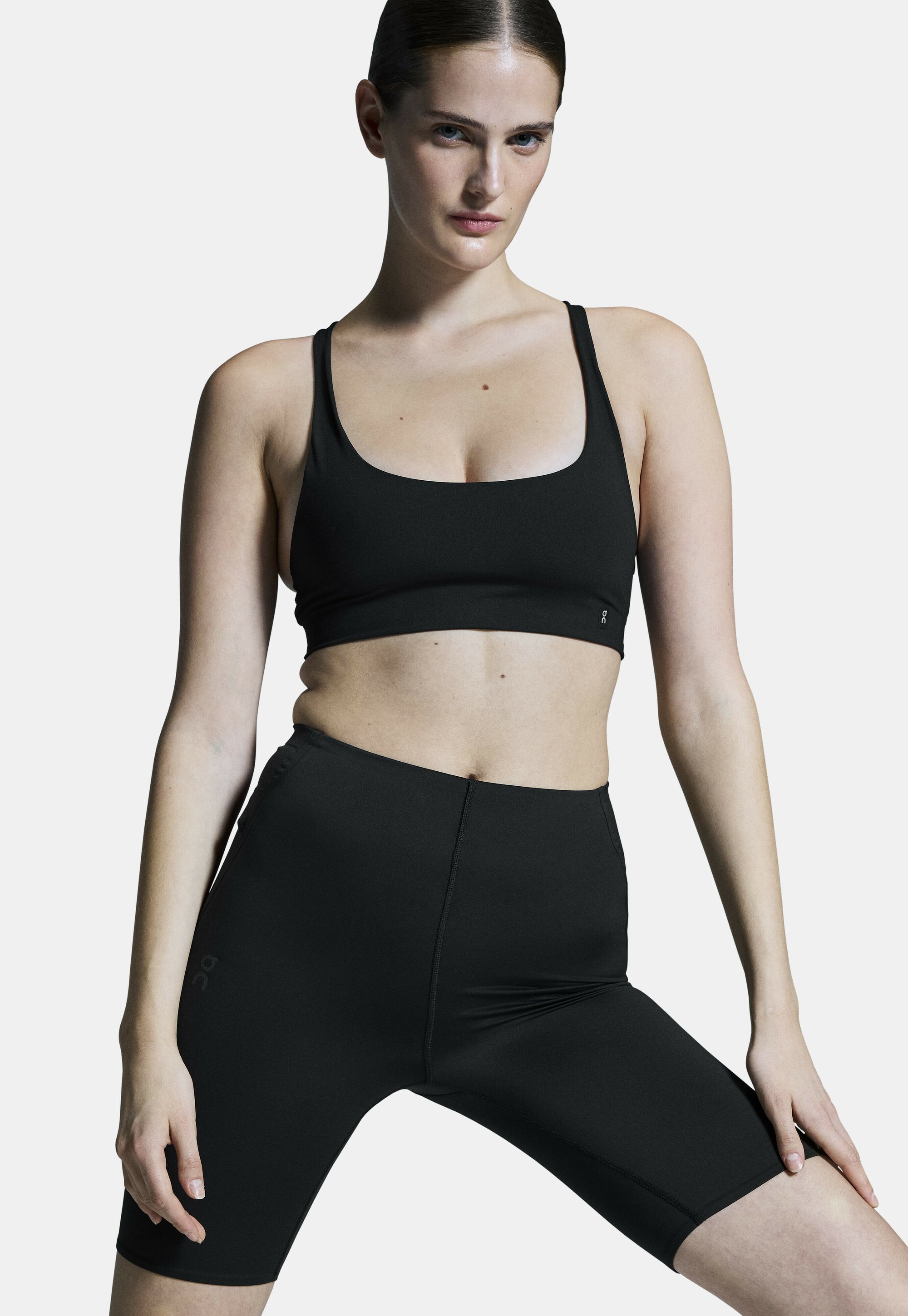 On STUDIO - Soutien-gorge de sport à maintien léger - noir