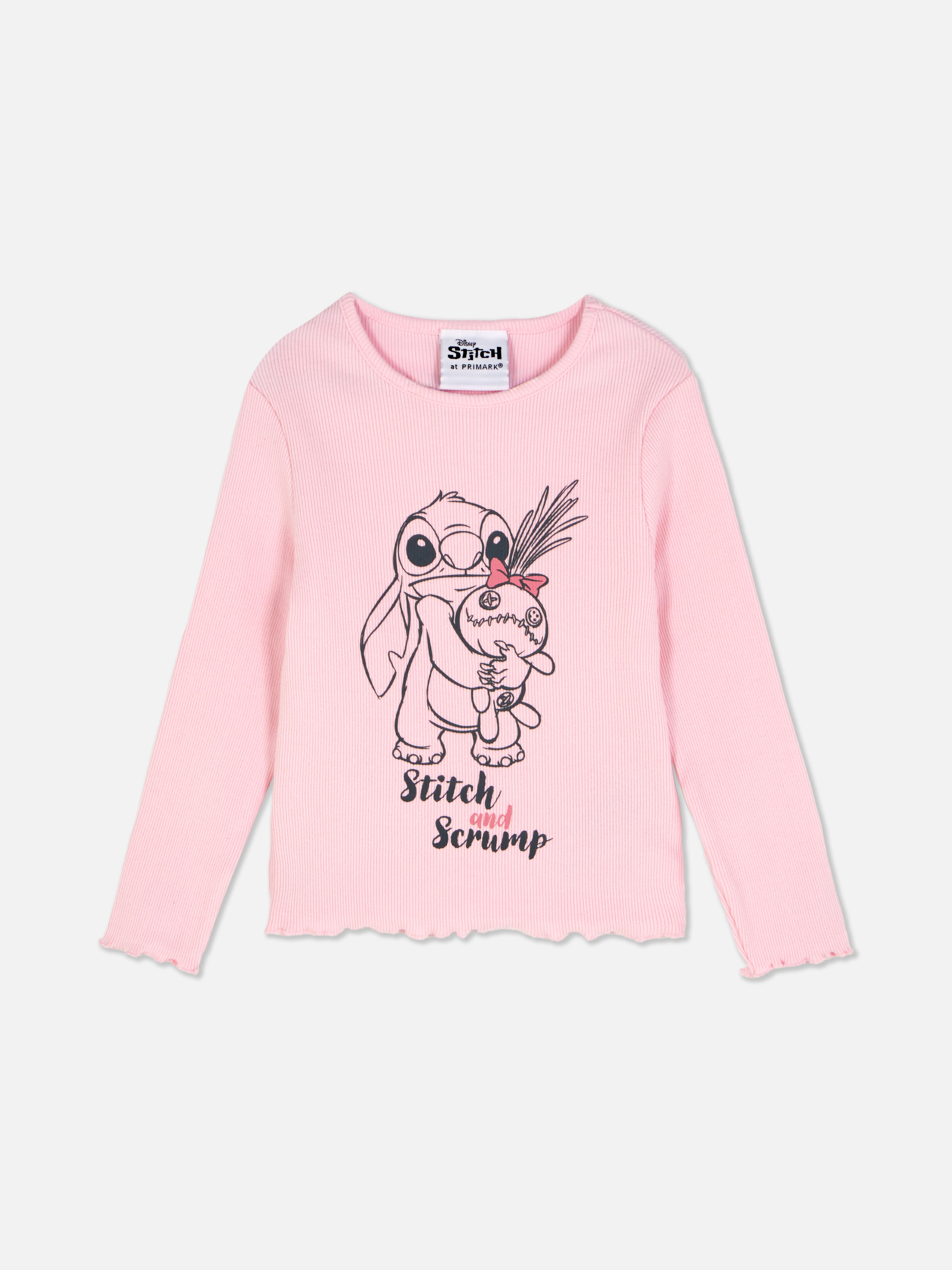 Bordázott hosszú ujjú Disney's Stitch póló Bordázott hosszú ujjú felső kagylós szegélyekkel és elöl Disney's Stitch mintával.