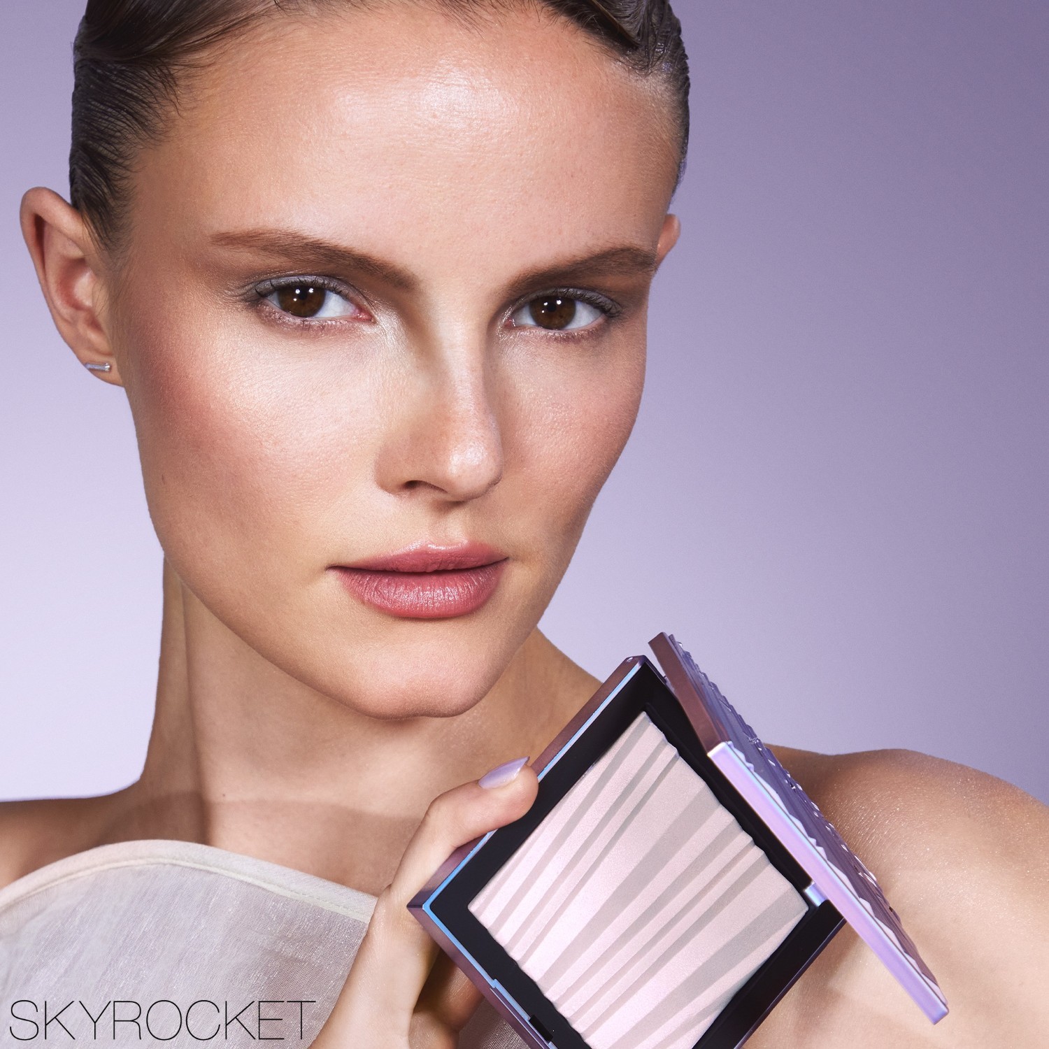 Osvetljevalni puder za obraz in telo NARS Powder Aura - 13 g