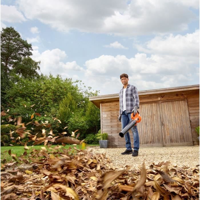 BLACK+DECKER Draadloze Axiale Bladblazer - BCBL200L-QW - 18V - Luchtstroom van 580 m³/u + Inclusief 18V - 2Ah Accu en 2Ah Oplader