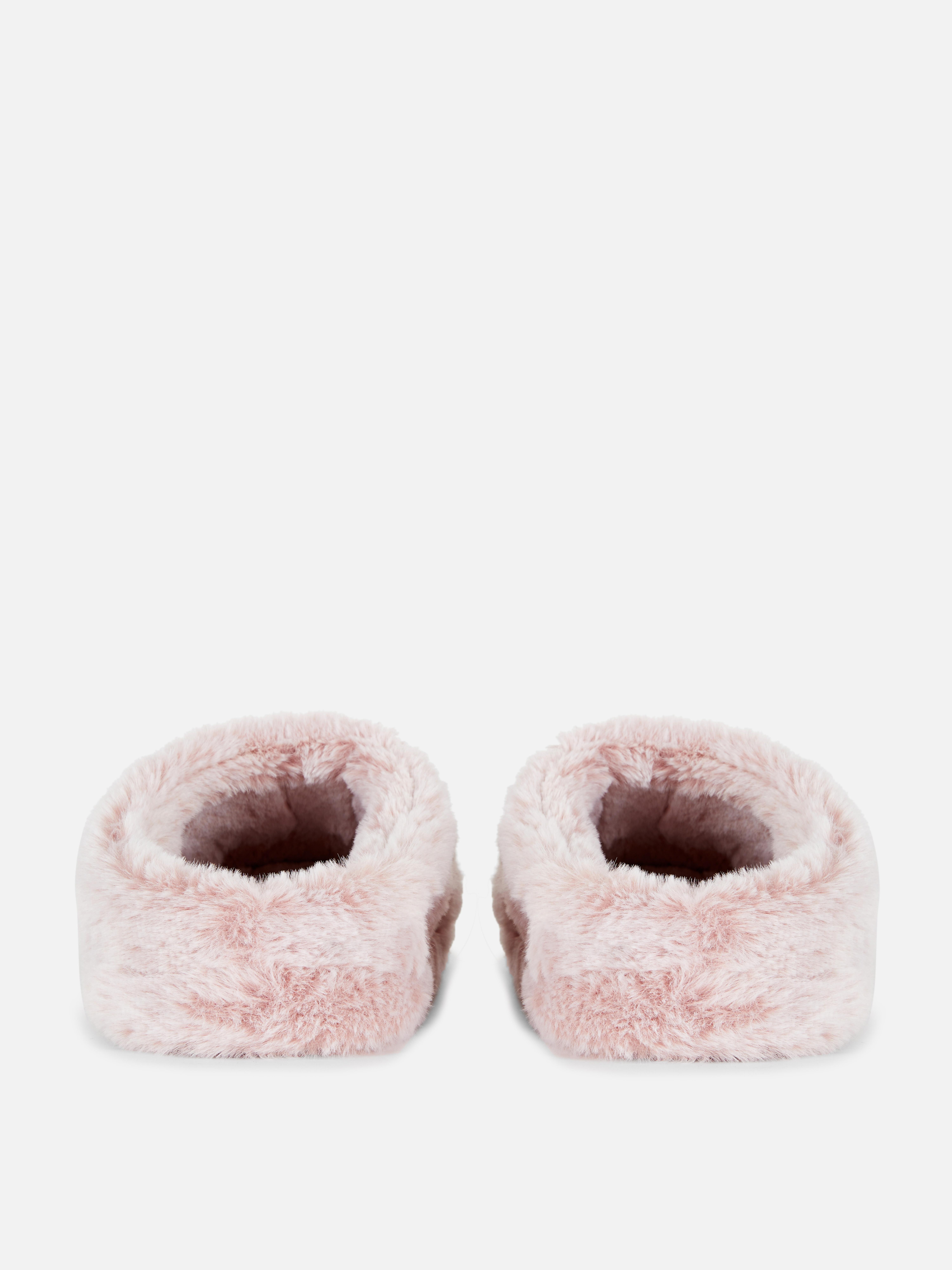 Папуче од вештачког крзна. Доживите нови ниво удобности уз ове мекане папуче.