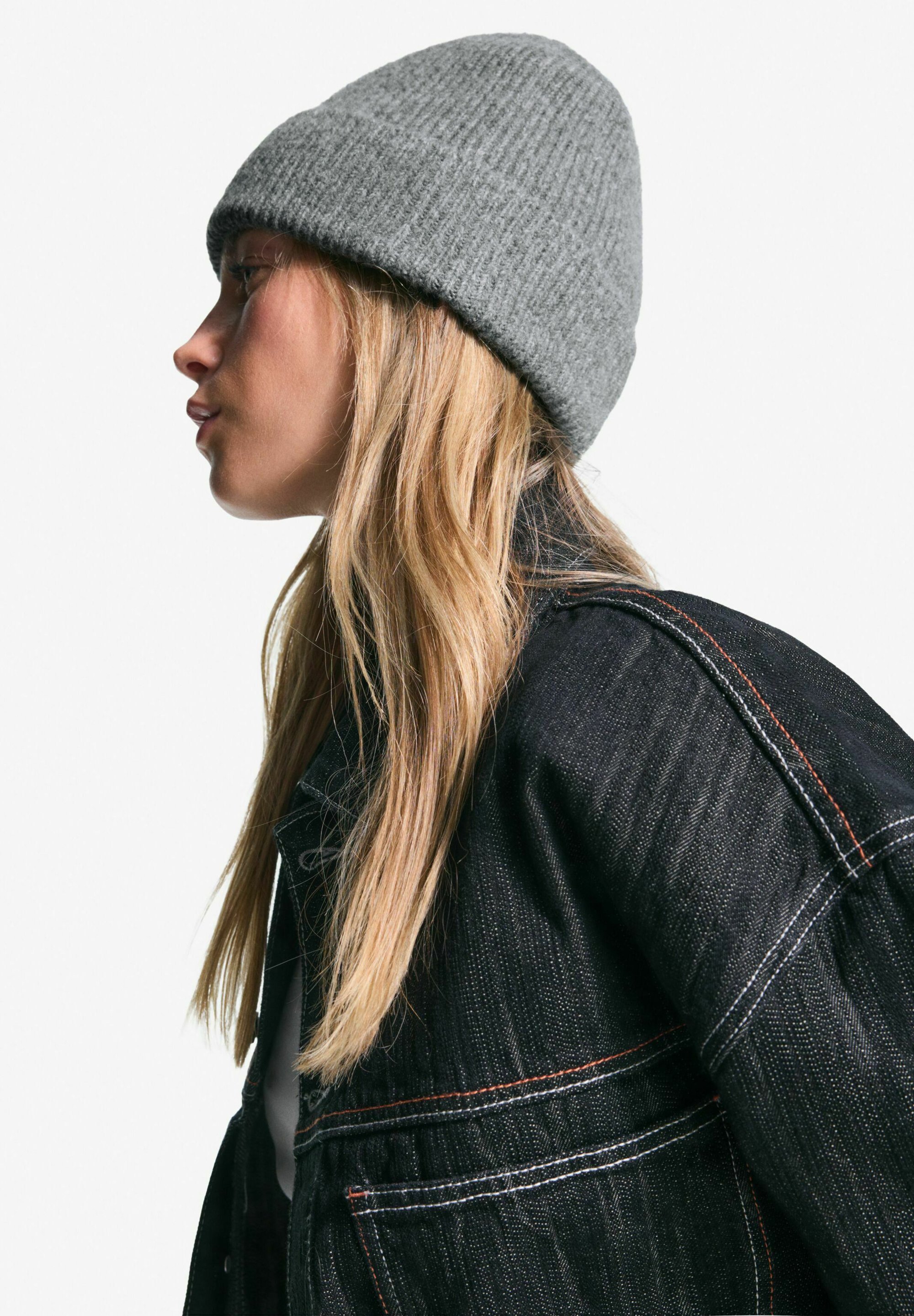 „Bershka“ kepurė – pilka