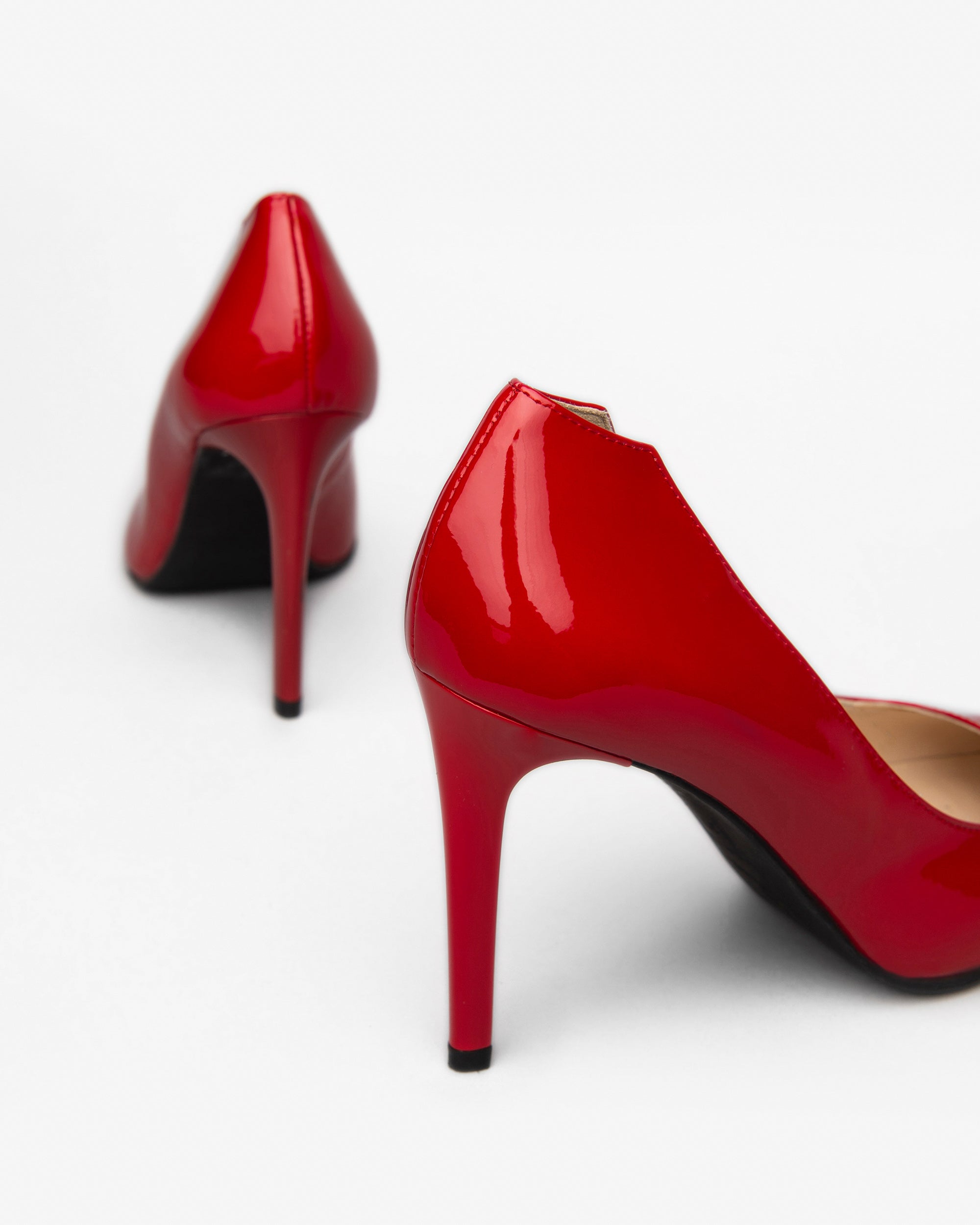  Damen-Pumps aus Lackleder