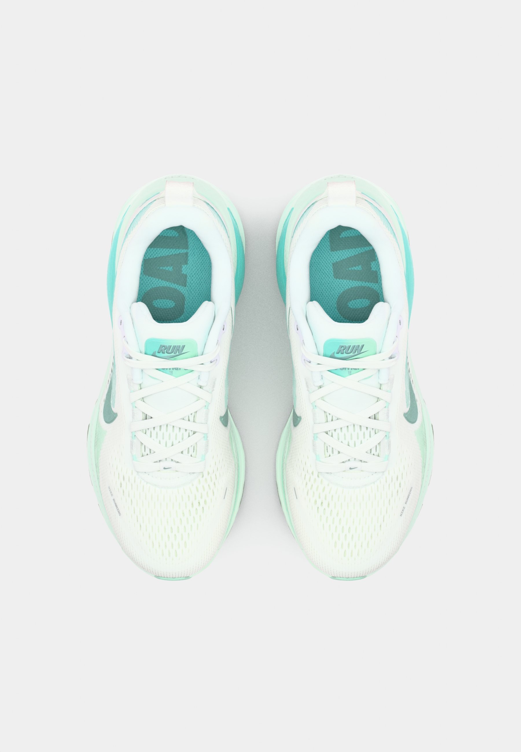 Nike Performance VOMERO 18 - Chaussures de running sur route - blanc/canon/turquoise délavé/mousse menthe/vert clair