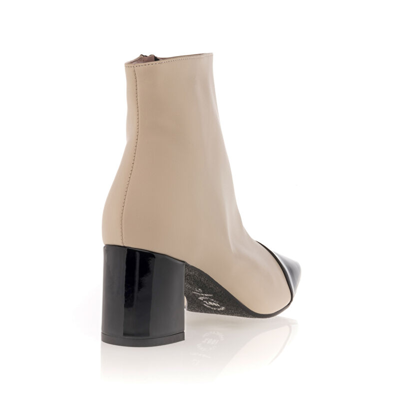 Женске беж чизме / чизме до чланка