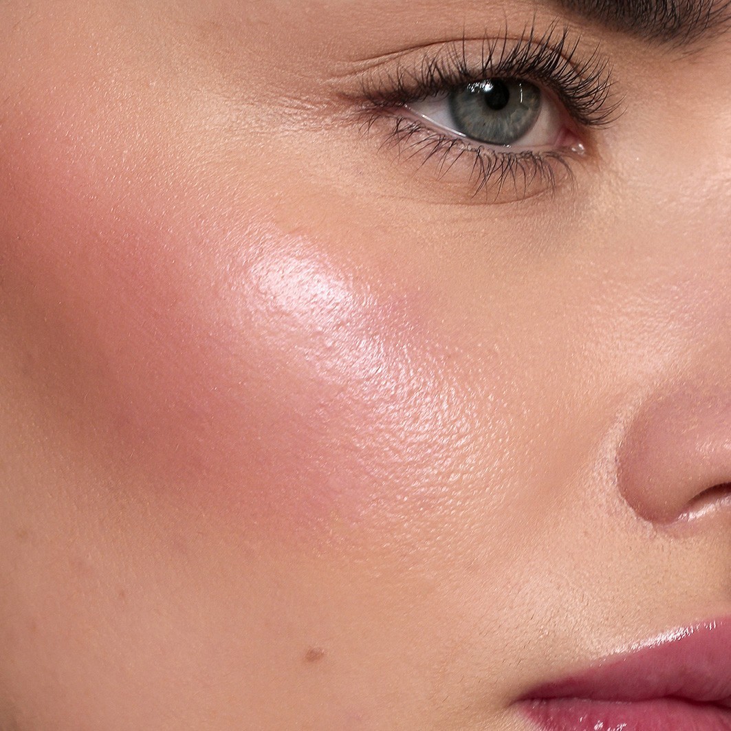 ZOEVA izgaismojošais Velvet Love šķidrais vaigu sārtums - 13 ml