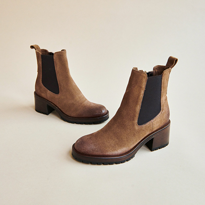 Bottines à semelles crantées  en croute taupe
