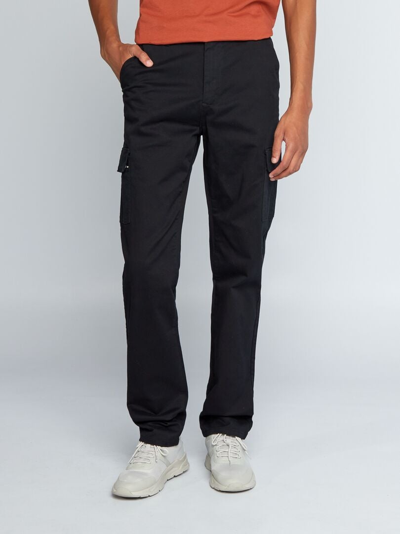 Calça reta com vários bolsos +190 cm - L38 - preta