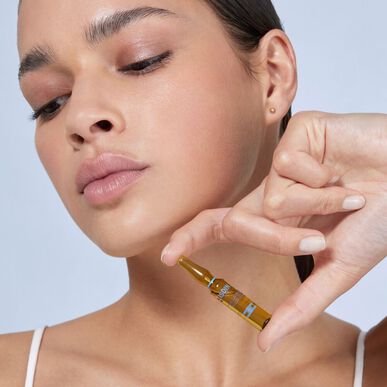 Isdinceutics Prevent Hyaluronic Booster Serum, Intensive Moisturizing and Soothing Serum, 10 ampoules.